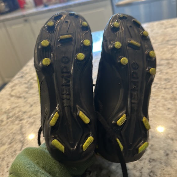 Boys Nike Tiempo Cleats size 1.5 - Picture 5 of 6